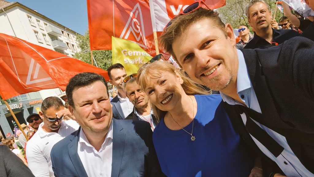 „Násilí nemá v demokracii místo“. Němci vyjdou do ulic proti útokům na politiky